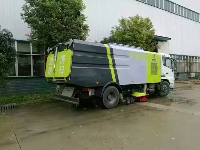 程力天錦掃路車 (3).jpg